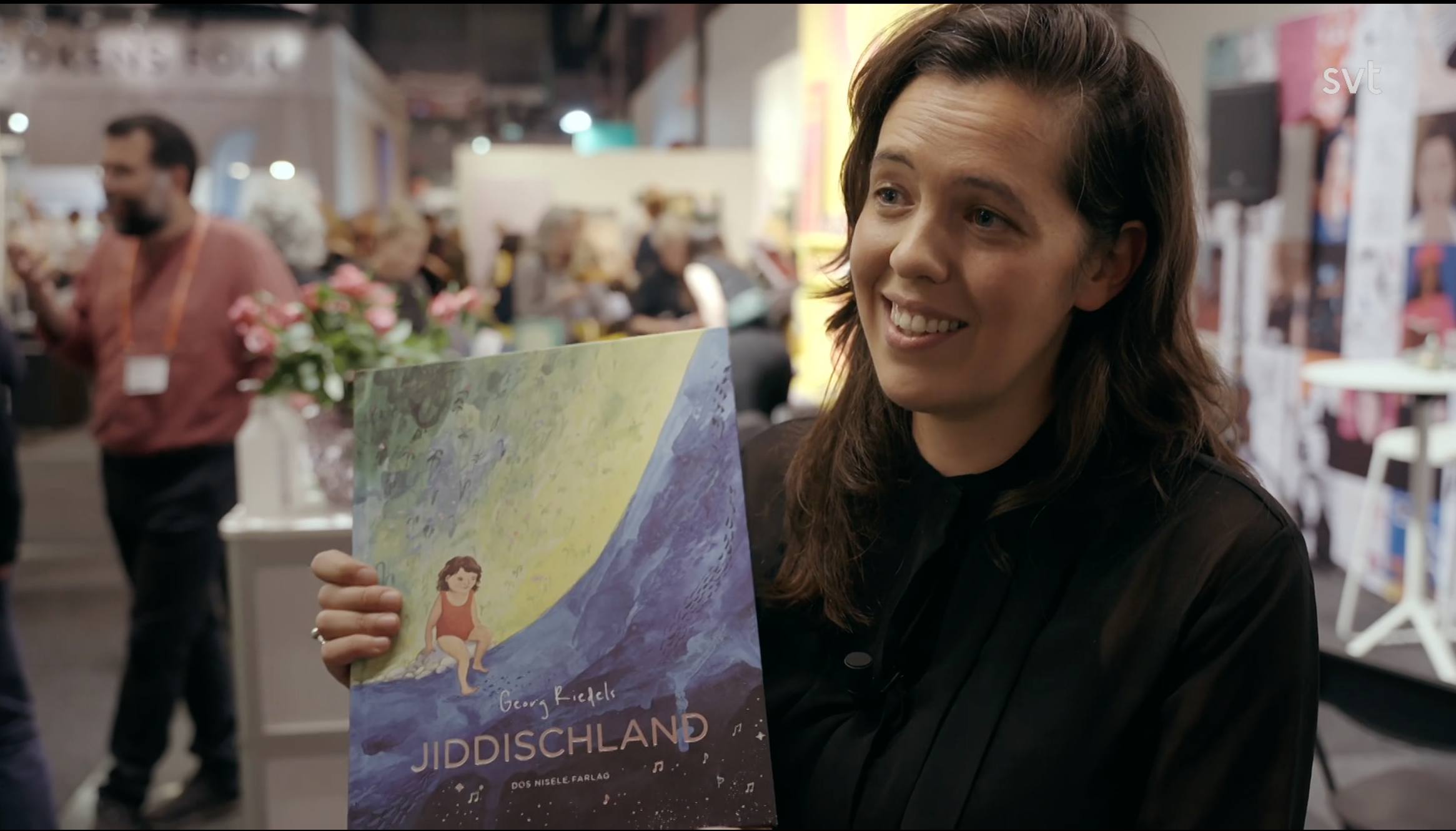 Dos Niseles grundare intervjuas i Babel 1 oktober 2023.
